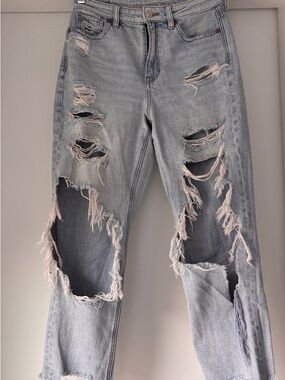 American Eagle Outfitters Light Wash Distressed Boyfriend Jeans